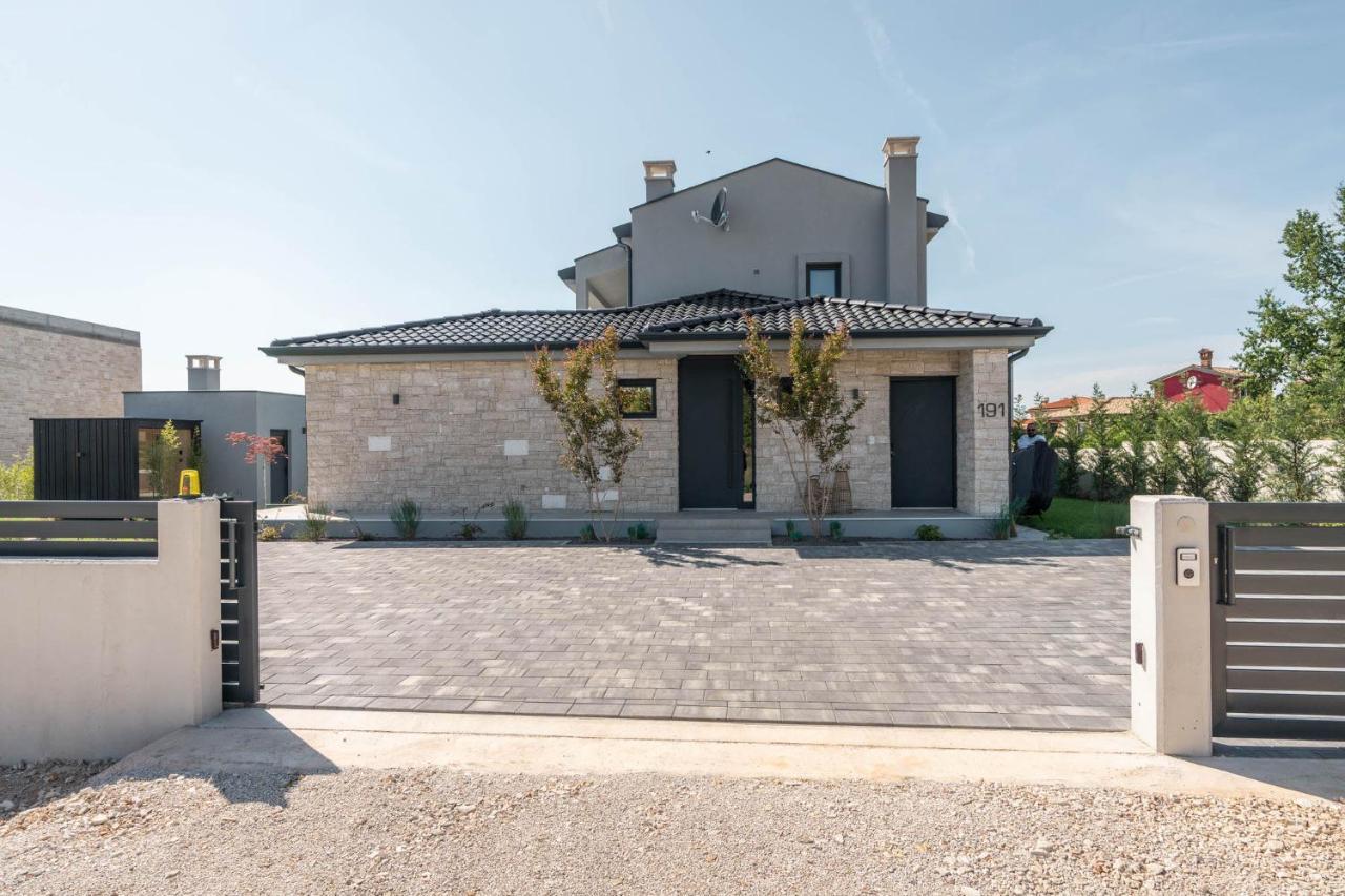 Villa Bewegte Berge Kastelir Exterior photo