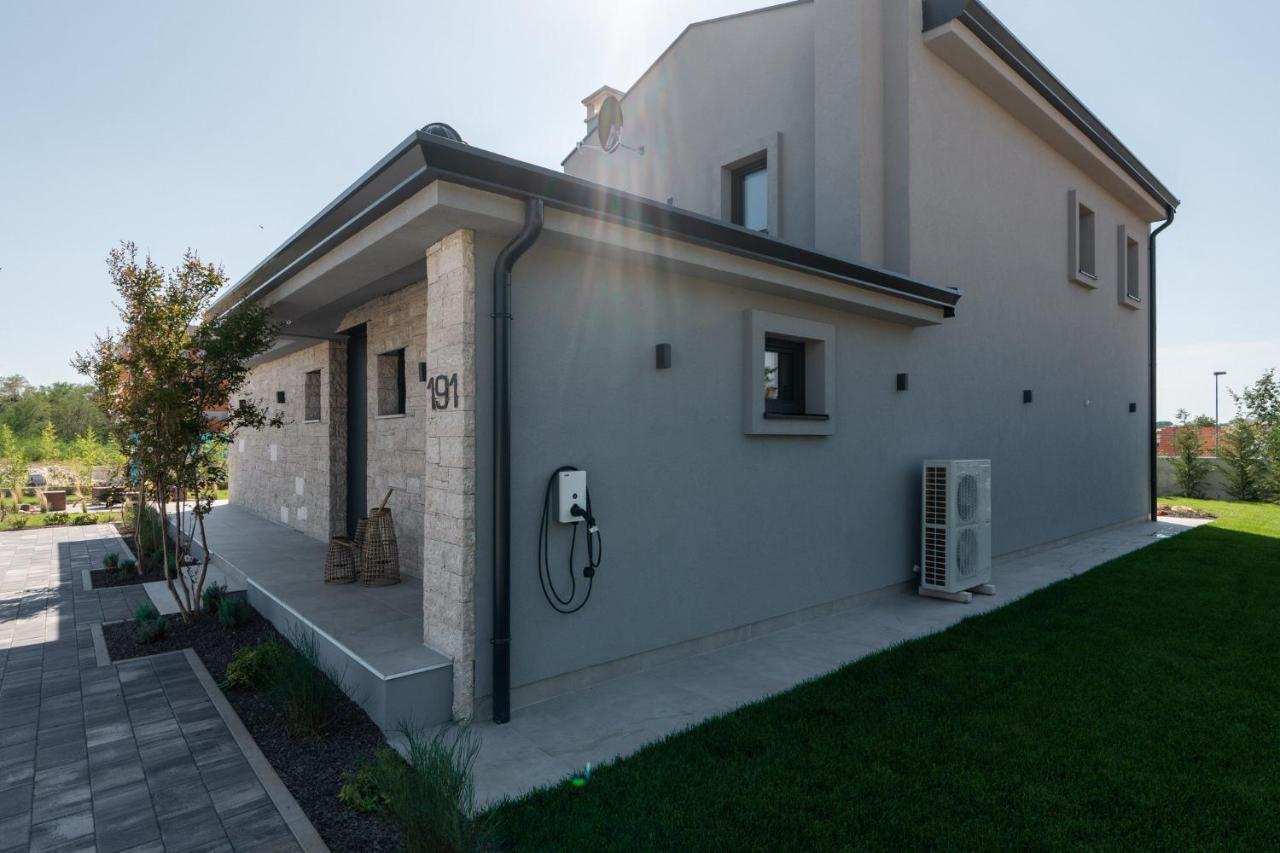Villa Bewegte Berge Kastelir Exterior photo